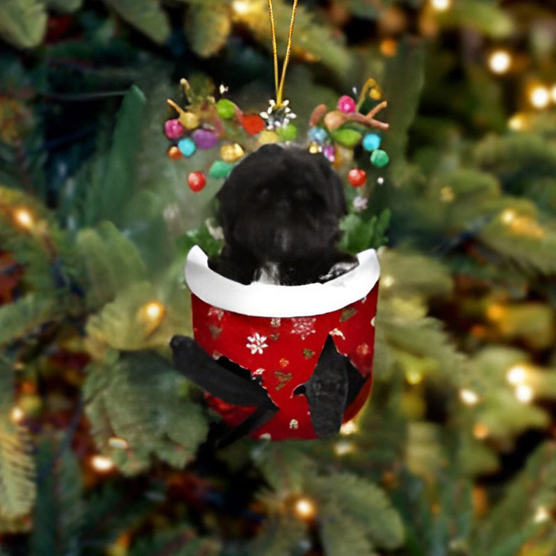 Niedliche Weihnachtssocken-Hundeverzierung