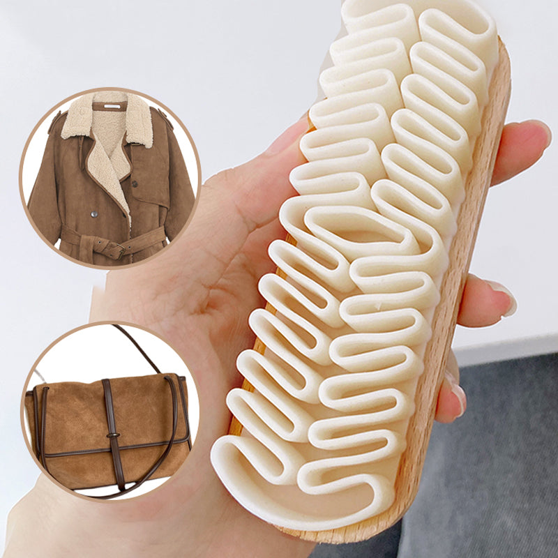 Schuhbürste aus weichem Gummi mit Holzgriff